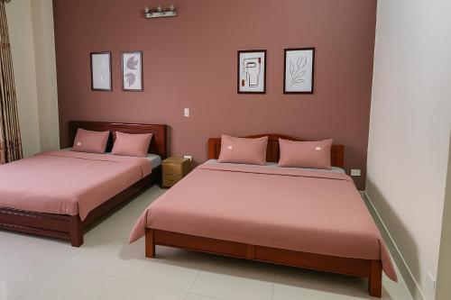 Postel nebo postele na pokoji v ubytování Hòa An Hotel- motorbike rental