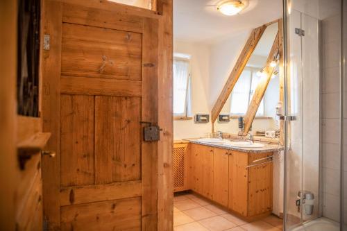 Koupelna v ubytování Holzwurm Apartments