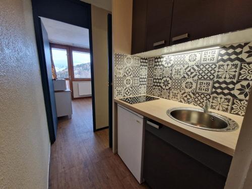 Studio fonctionnel au pied des pistes, rénové, balcon, animaux admis