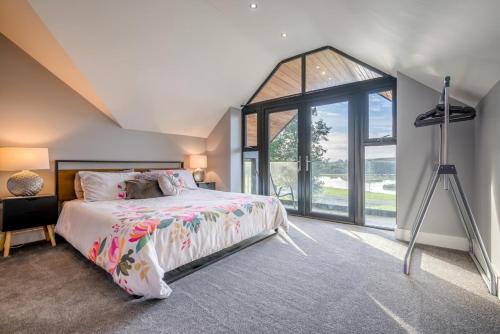 een slaapkamer met een bed en een groot raam bij 5 Bed in Pancrasweek oc-l30443 in Pancrasweek