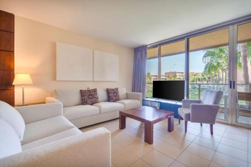 Stylish 2Bdr Flat with Pool in Salgados by Lovelystay