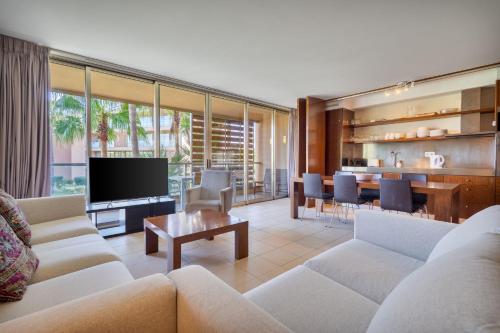 Stylish 2Bdr Flat with Pool in Salgados by Lovelystay