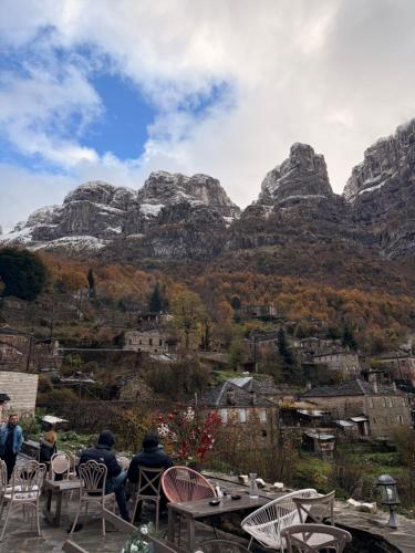 Ikojenia Traditional Lodge