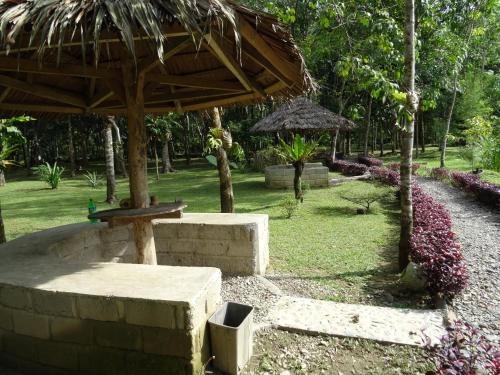 Κήπος έξω από το Batu Kapal Guest House & Jungle trekking