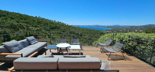 Provençal Villa Facing The Gulf Of Saint-Tropez