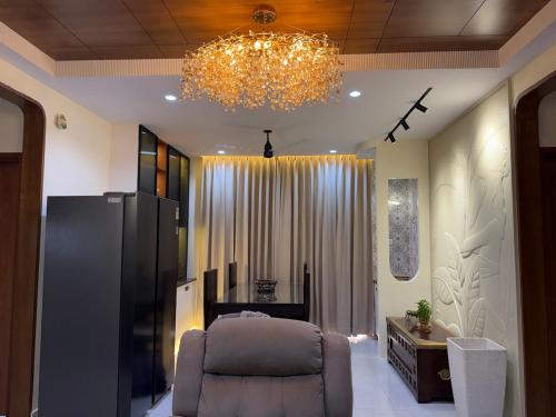 Posezení v ubytování Stunning City The View's Better From Here