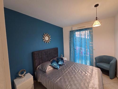 Ένα ή περισσότερα κρεβάτια σε δωμάτιο στο 5mn Monaco - Terrasse aperçu mer - Parking - FA