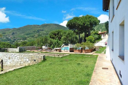 a view of the yard of a house at Residence La Chiusa di Rio, Rio nell'Elba in Rio nellʼElba