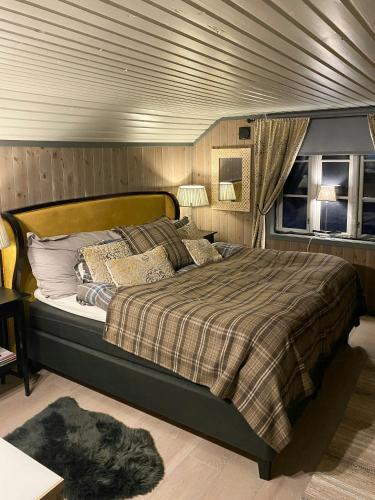 a bedroom with a large bed in a room at Renovated Cabin With Views In Trysil in Ljørdal
