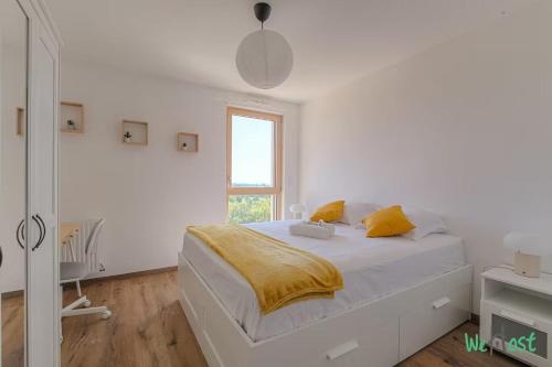 Ένα ή περισσότερα κρεβάτια σε δωμάτιο στο Verdun- Lyon - LB - Confort et tranquillité à Dardilly