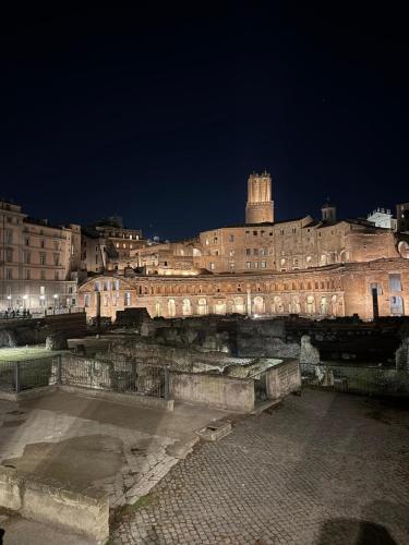 Piazza Venezia Attic Floor with Terrace