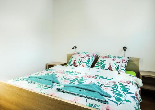 Una cama o camas en una habitación de Tysiąclecia 11/1