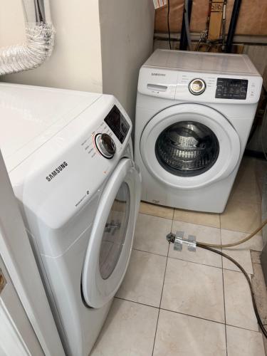 Billede fra billedgalleriet på Modern Cozy Basement Suite Free Parking i Brampton