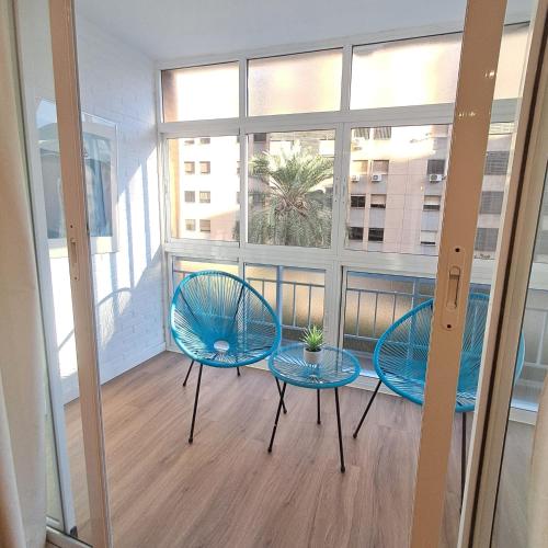 Central family apartment near the beach