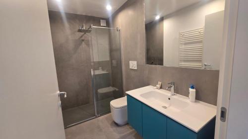 a bathroom with a toilet and a sink and a shower at Villa Mar y Luna in Lignano Sabbiadoro