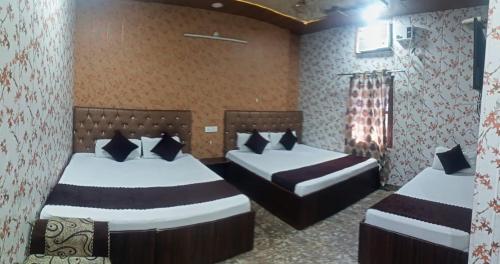 Ένα ή περισσότερα κρεβάτια σε δωμάτιο στο Jindal homestay