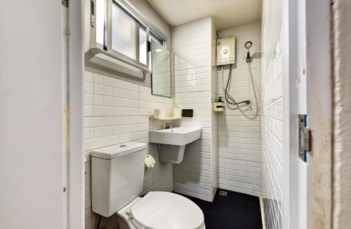 Et badeværelse på Bangkok Watergate Townhouse 曼谷中心水門家