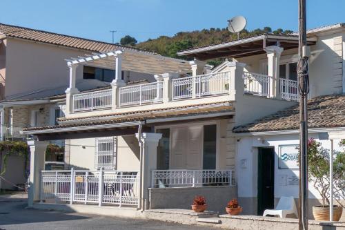 Paola House Agios Stefanos