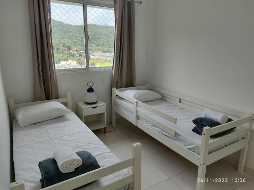 Ένα ή περισσότερα κρεβάτια σε δωμάτιο στο Apto c/ Churrasqueira a 750m da Praia EVP0504