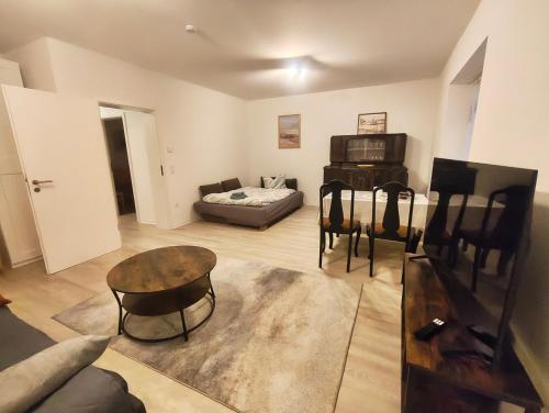 Uma cama ou camas num quarto em Ferienapartment am Dorfteich