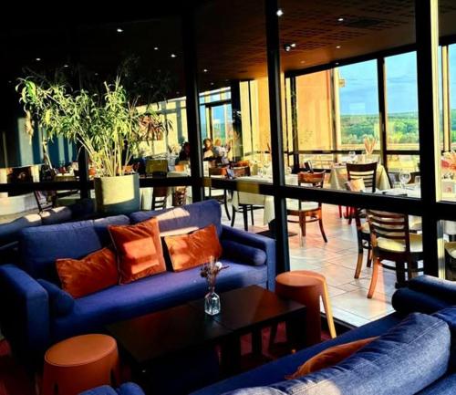 Χώρος καθιστικού στο Arts & Millésimes