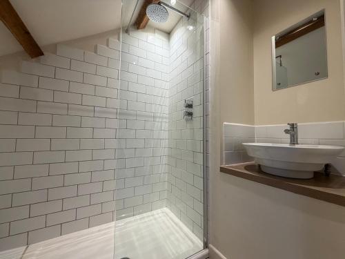 Ένα μπάνιο στο The Stables