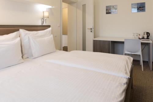 Una cama o camas en una habitación de Airport Hotel - Check-in Nonstop