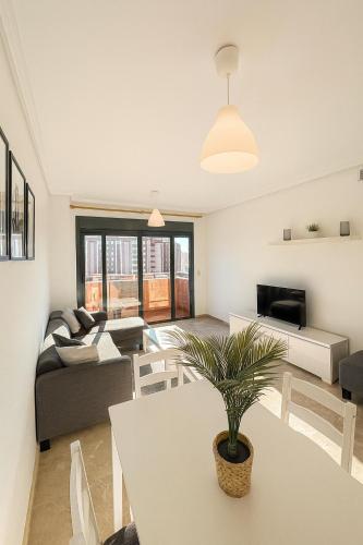 Cortes Suite - Pool paddle tennis court and gym