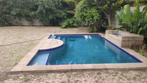 Bazén v ubytování Arkhon Villa nebo v jeho okolí