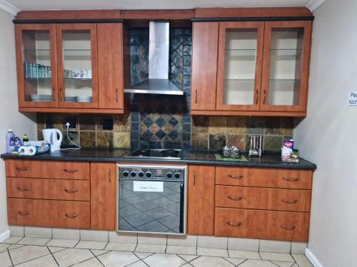 Kuchyň nebo kuchyňský kout v ubytování Arkhon Villa