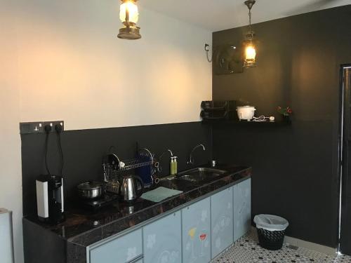 Η κουζίνα ή μικρή κουζίνα στο Ipoh Menglembu M35 Smart TV & Wifi ready