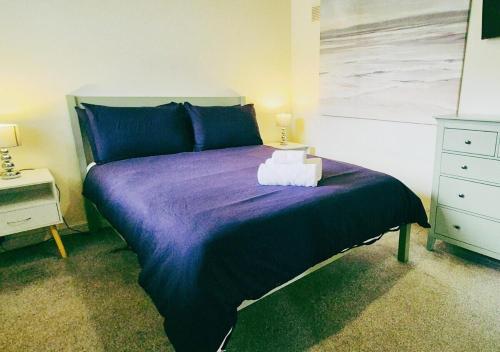 Ένα ή περισσότερα κρεβάτια σε δωμάτιο στο Comfy 3BR Flat on Quiet Street in Wollaton