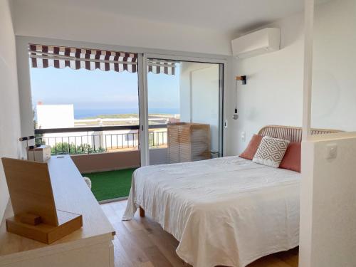 a bedroom with a bed and a view of the ocean at Beau 2 pièces grande terrasse vue mer in Roquebrune-Cap-Martin