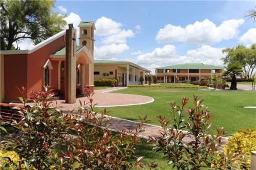 Aed väljaspool majutusasutust Hotel Laverdieri