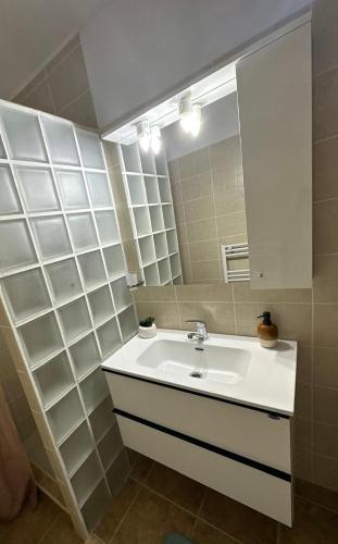 Bilik mandi di Apartament Terra II