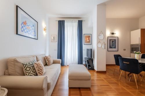 The Boutique Houses - Spacious Apartment with Balcony - M3 Repubblica 2 stops to Montenapoleone Duomo , 1 stop to Central Station - Milan City Center