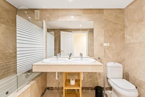 2199-Apt with terrace and pools