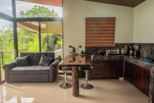 Köök või kööginurk majutusasutuses Tree of Heaven Lodge