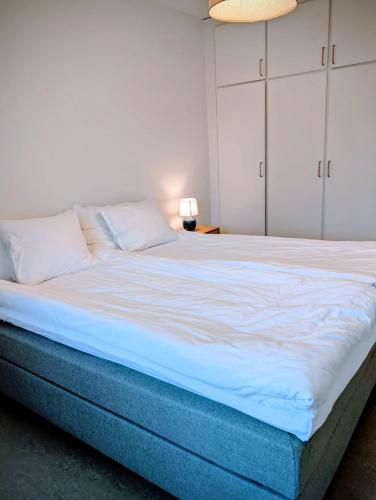 een slaapkamer met een groot bed en witte kasten bij All you need! Fully furnished apartment in the heart of Katrineholm in Katrineholm