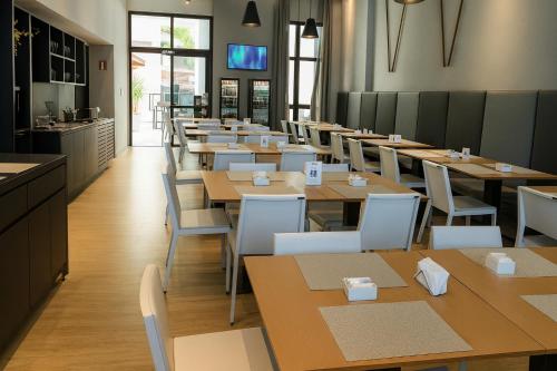 En restaurant eller et andet spisested på Bahia Astron Flat Mundial