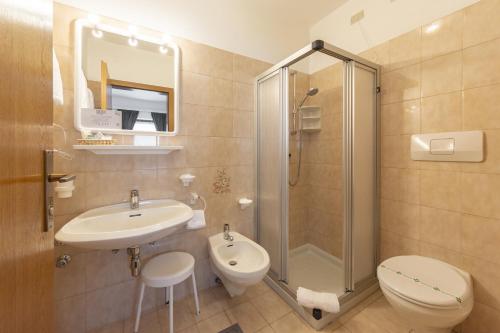 Ένα μπάνιο στο Kyrr Smart Mountain Retreat