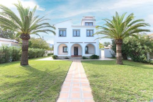 Casa Ained - Beachfront Luxury