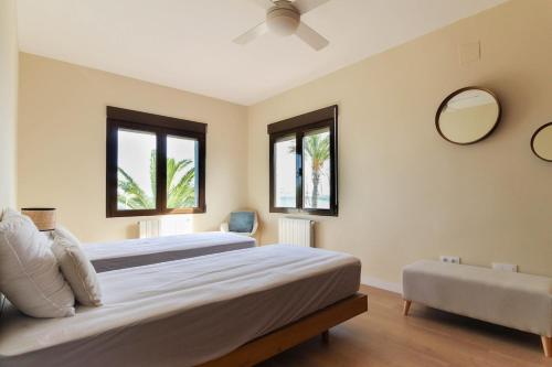 Casa Ained - Beachfront Luxury