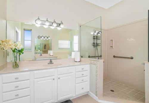 Ванная комната в Indian River Tranquil Waterfront Retreat
