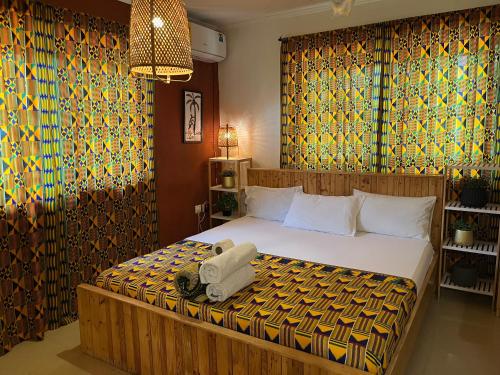 Postel nebo postele na pokoji v ubytování African Treasure Gardens And surf Resort