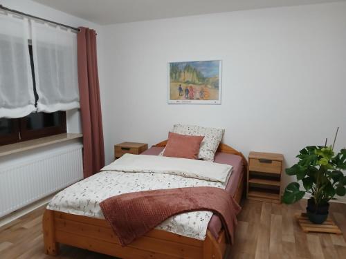 Ένα ή περισσότερα κρεβάτια σε δωμάτιο στο Ferienwohnung Waldwinkel