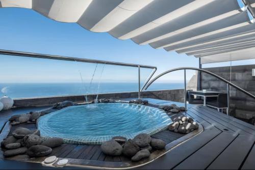 Ático con jacuzzi frente al mar de 2 habitaciones