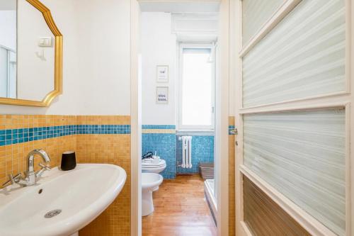 The Boutique Houses - Spacious Apartment with Balcony - M3 Repubblica 2 stops to Montenapoleone Duomo , 1 stop to Central Station - Milan City Center