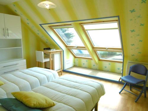 a bedroom with two beds in front of a window at Appartement 4 à 6 personnes avec vue mer - GWENAEL in Sarzeau