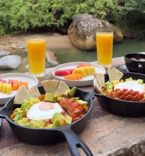 Jídlo v hotelu nebo okolí